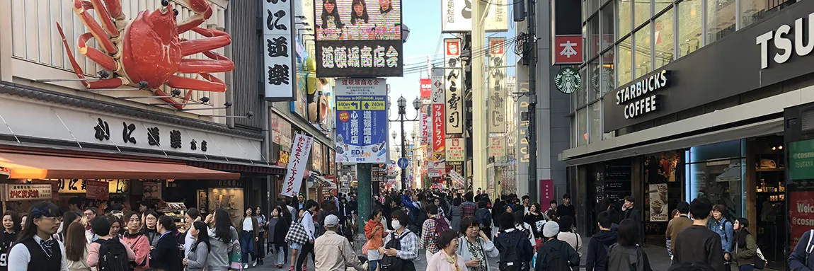 Dodenbori, Osaka, Japan. Området er altid et stort leben, men en masse restaurenter, forretninger m.m.